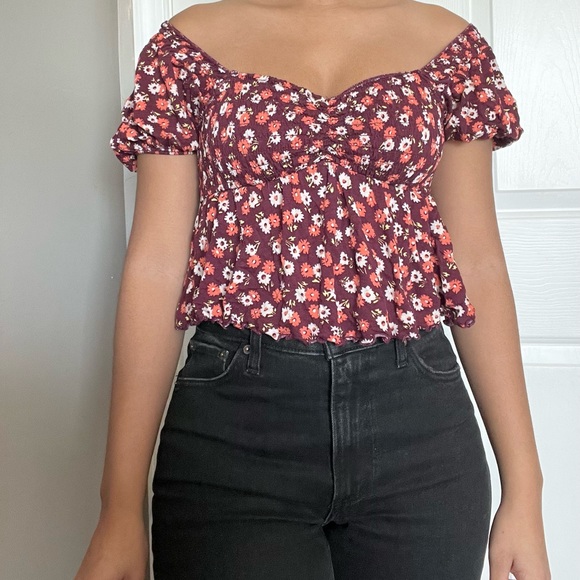 URBAN OUTFITTERS CROP TOP - Picture 2 of 3